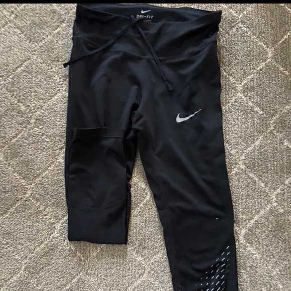 Nike cropped leggings - Picture 1 of 2